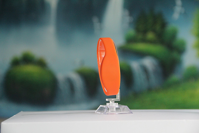 定制id硅胶腕带儿童围兜材料要怎么选择 定制id硅胶腕带儿童围兜材料要怎么选择