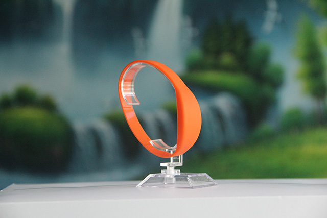 什么造成织唛腕带RFID系统？