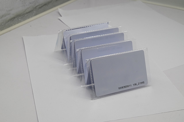 河南开封市开展“公交IC卡”走进校园的志愿者行动