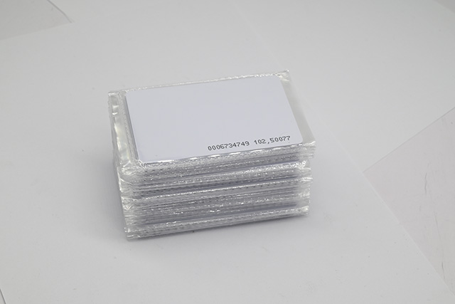 RFID系统主要由读写器、应答器和后台计算机组成