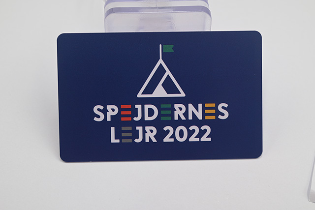 制作钥匙扣卡时的过uv工艺是什么呢？有了之后，有什么效果呢？