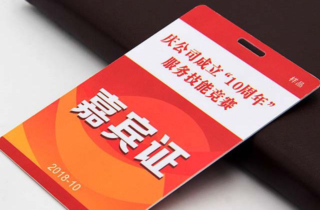 定制IC钥匙扣腕带哪家好？卡立方智能腕带生产厂家您的不二选择